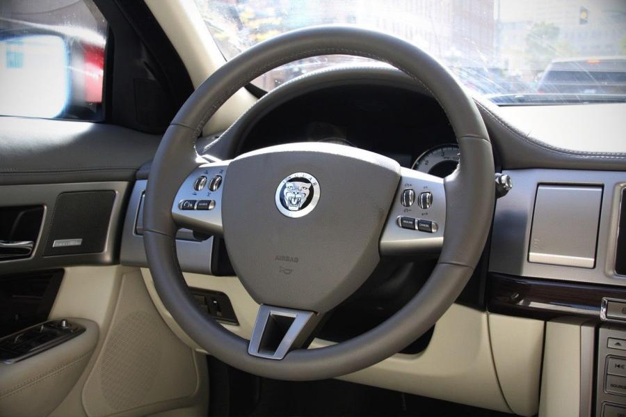  Jaguar XF 2008 года  (фото 148 из 175)